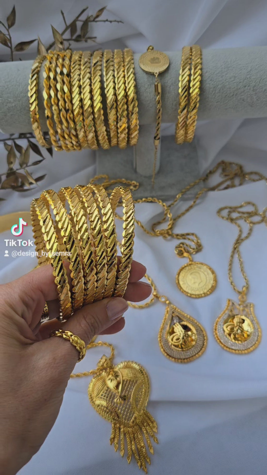 Adana Burma Stil Armreifen 22 Karat vergoldet, 2-3 Wochen Lieferzeit