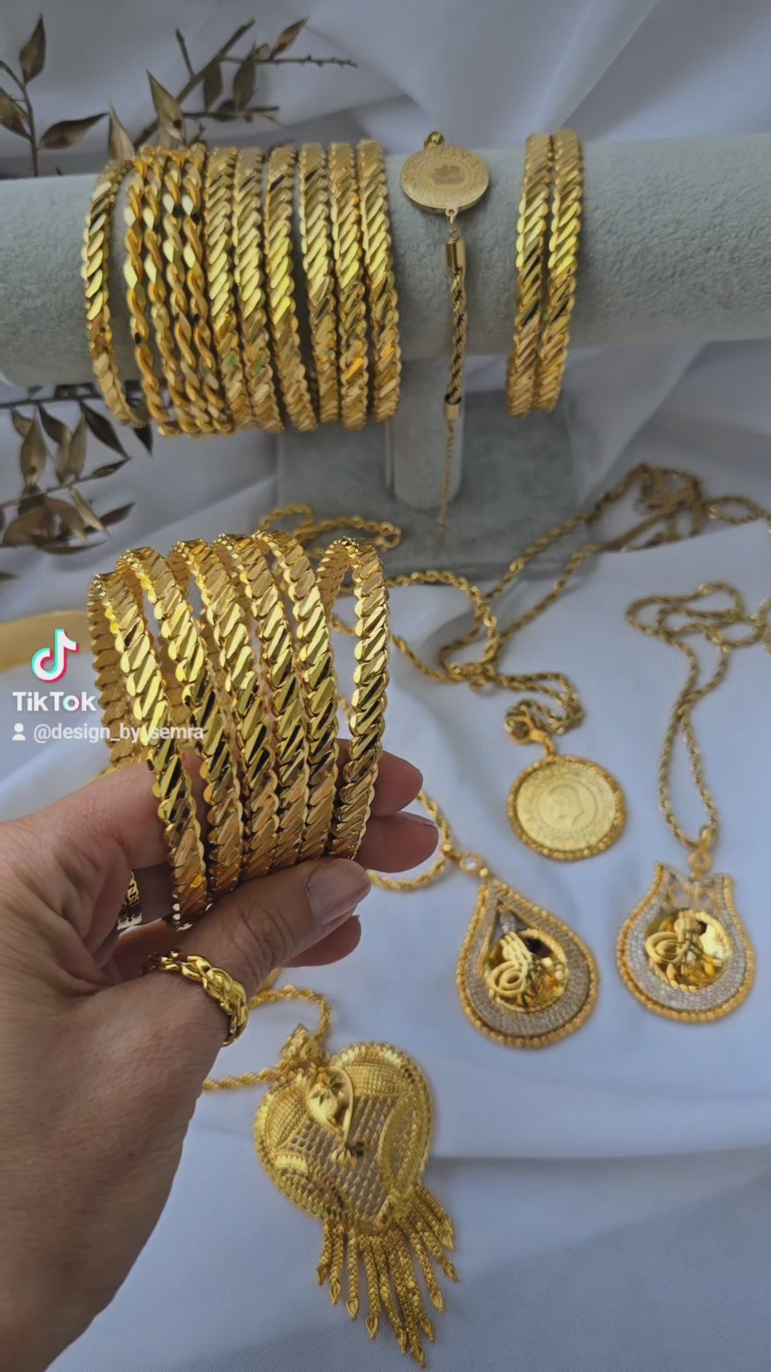 Adana Burma Stil Armreifen 22 Karat vergoldet, 2-3 Wochen Lieferzeit